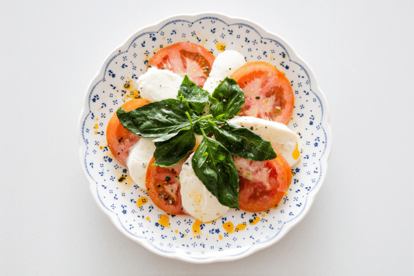 mozzarella basil tomato